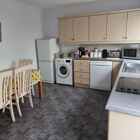 펜션 3-Bedroom House Sleep 7 With Garden & Private Parking Carrick on Shannon