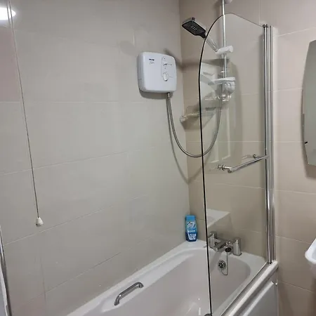 Semesterbostad 3-beds Sleep 7 With Garden & Private Parking *