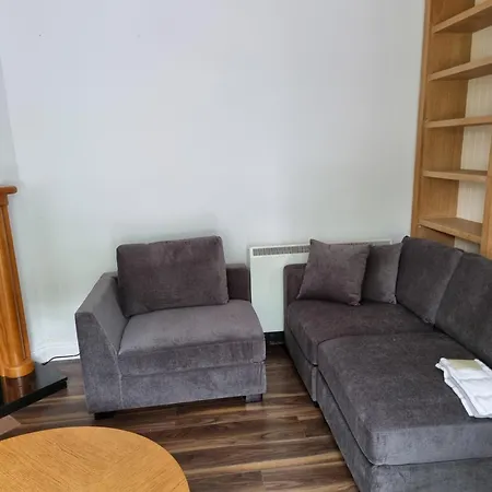 3-beds Sleep 7 With Garden & Private Parking Semesterbostad *