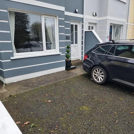 Semesterbostad 3-beds Sleep 7 With Garden & Private Parking *