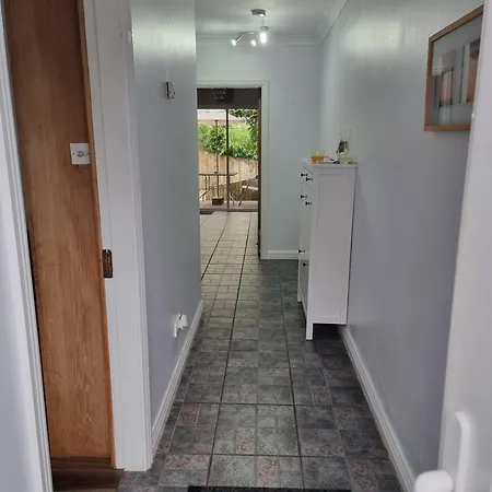 Semesterbostad 3-beds Sleep 7 With Garden & Private Parking Carrick on Shannon